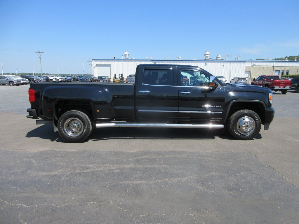 Used 2018 GMC Sierra 3500 Denali w/ Duramax Plus Package image 2