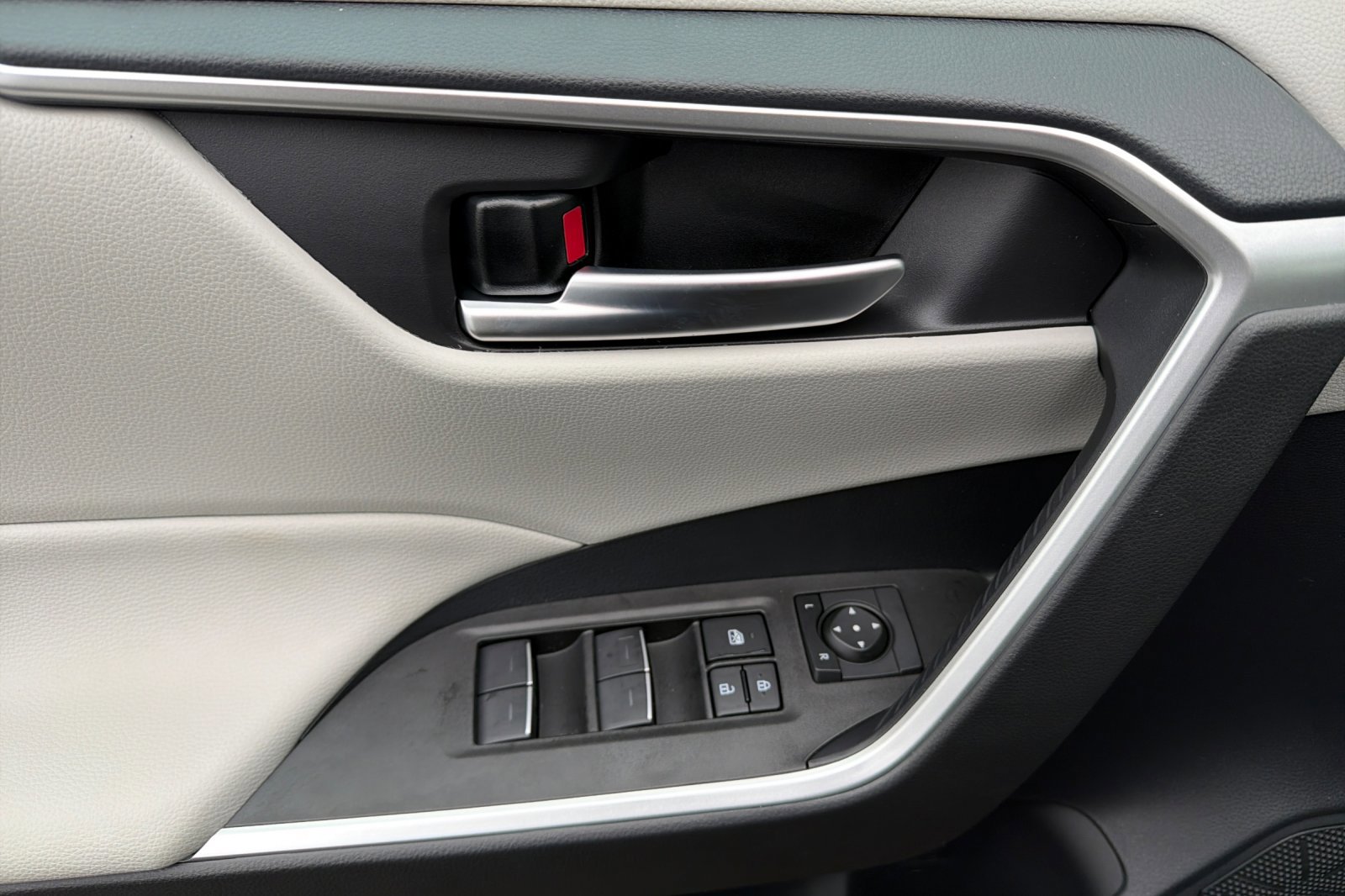 New 2025 Toyota RAV4 XLE w/ Convenience Package image 9