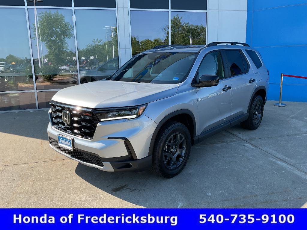 Certified 2025 Honda Pilot TrailSport image 1