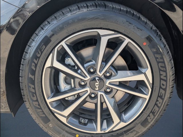 Used 2024 Kia Forte LXS w/ LXS Technology Package FWD image 20