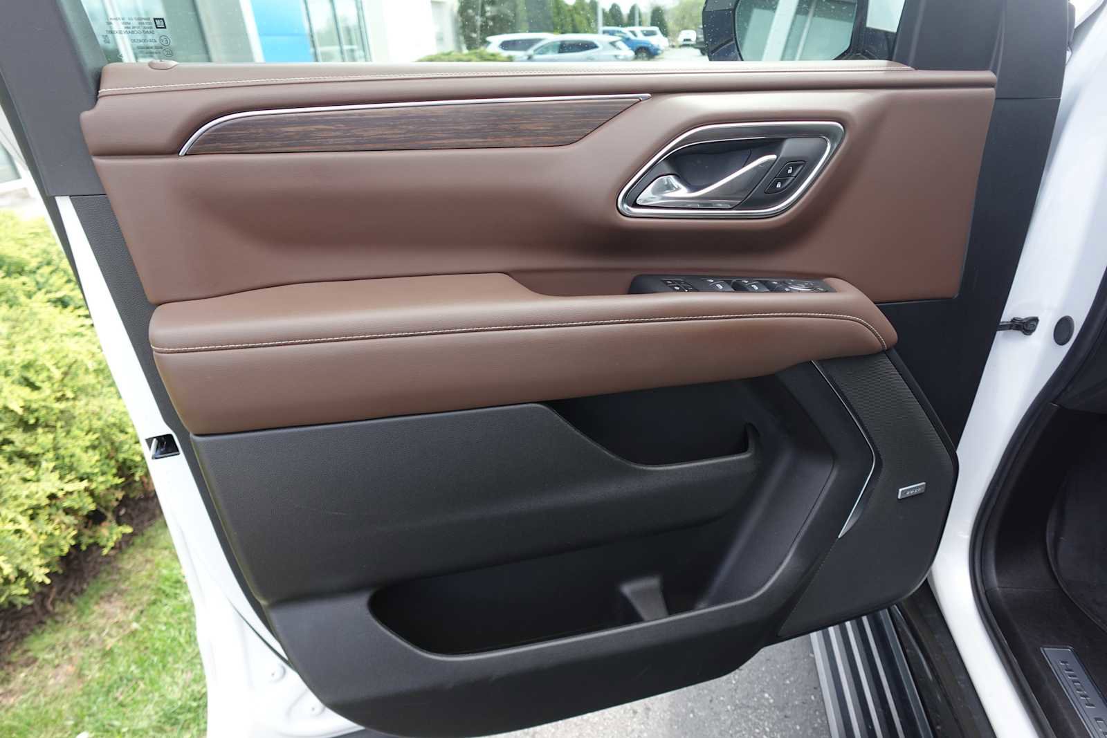 Used 2024 Chevrolet Suburban High Country AWD/4WD image 11
