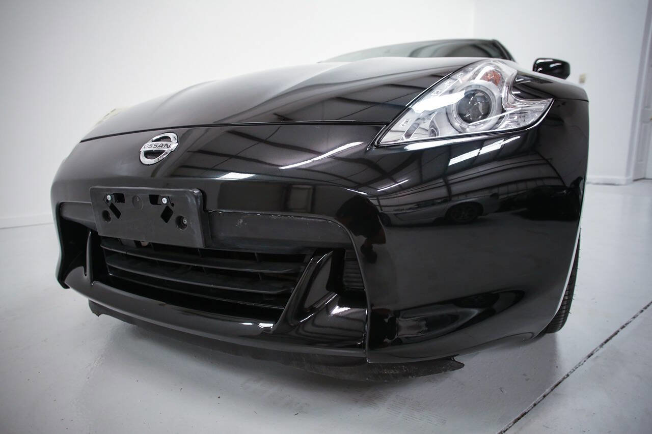 Used 2011 Nissan 370Z Touring w/ Sport Pkg RWD image 9
