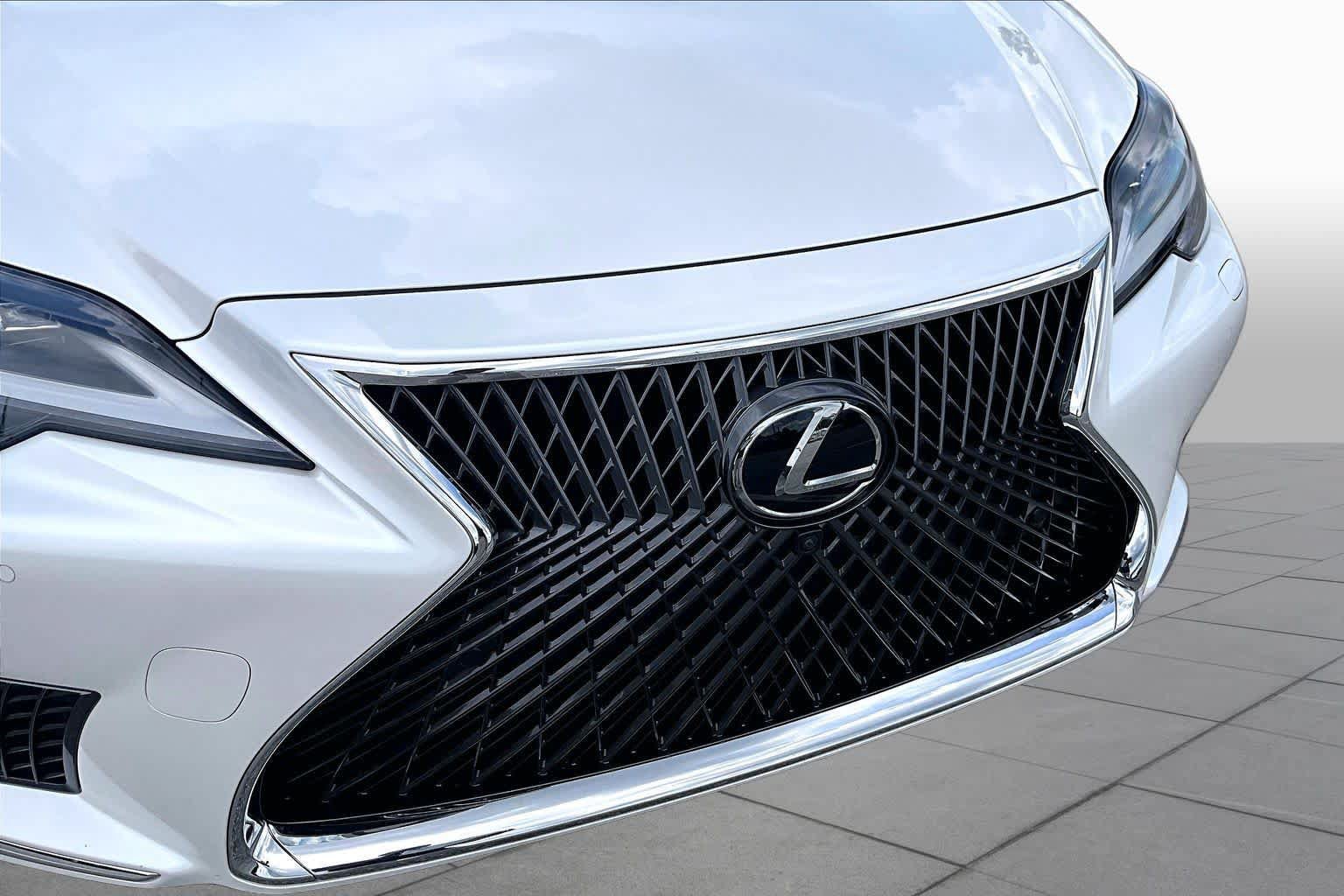 Used 2022 Lexus LS 500 w/ Interior Upgrade Package RWD image 30