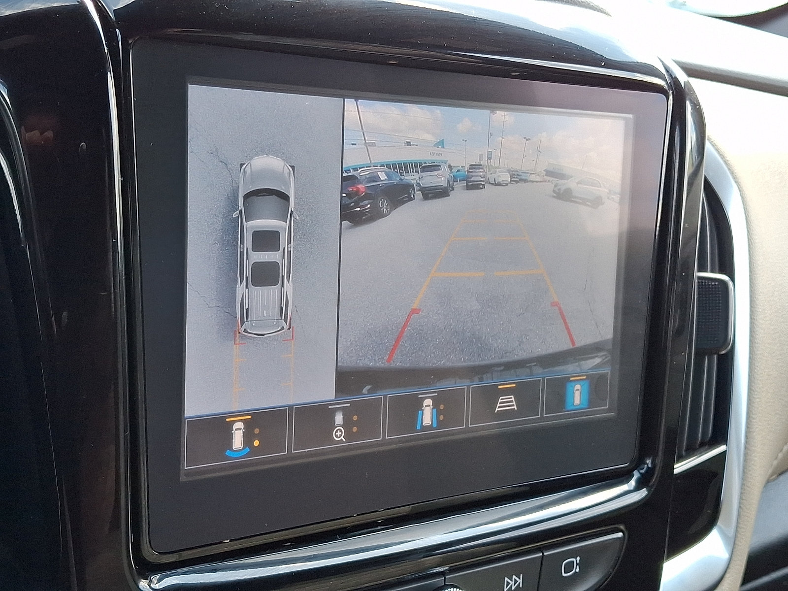 Certified 2023 Chevrolet Traverse Premier FWD image 21