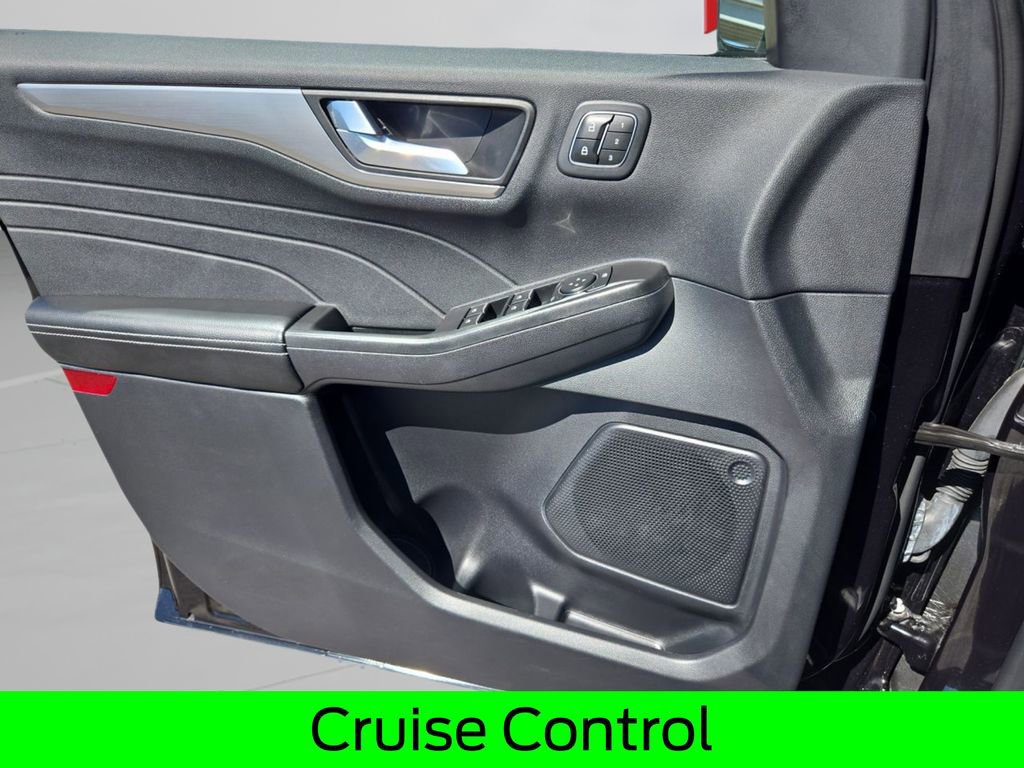 Used 2022 Ford Escape Titanium image 12