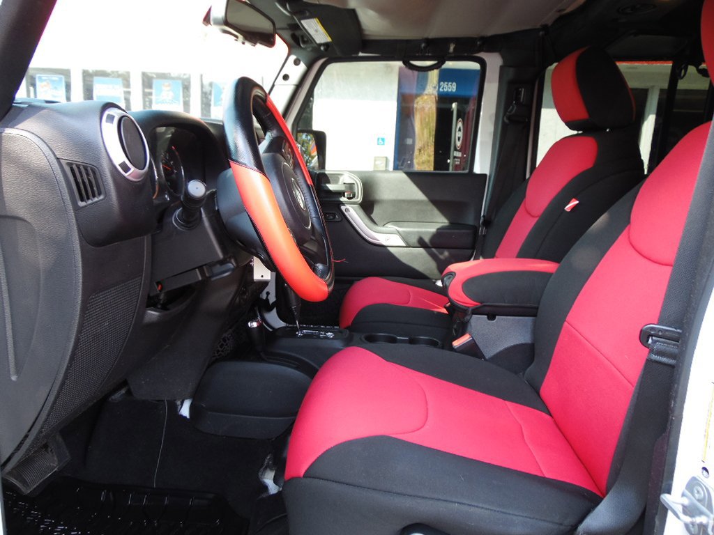 Used 2015 Jeep Wrangler Unlimited Sahara w/ Connectivity Group image 9