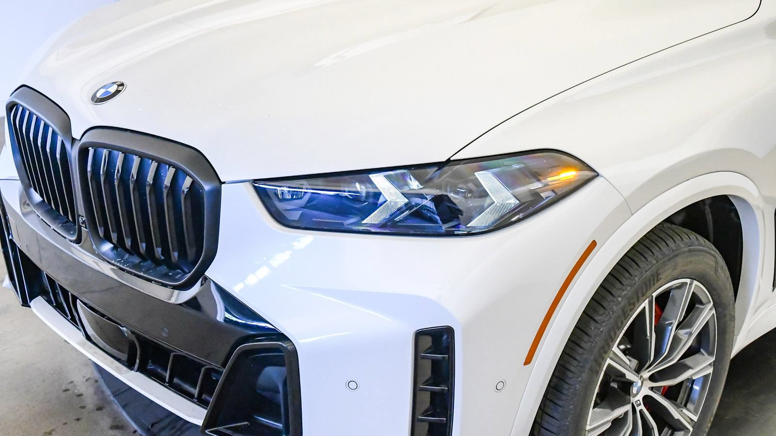 New 2026 BMW X5 xDrive40i w/ M Sport Package AWD/4WD image 9