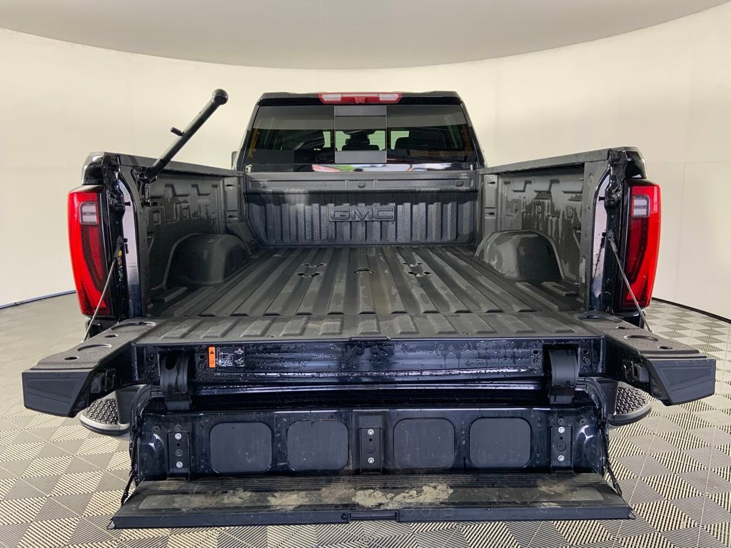 Used 2024 GMC Sierra 3500 SLT w/ SLT Convenience Package image 9