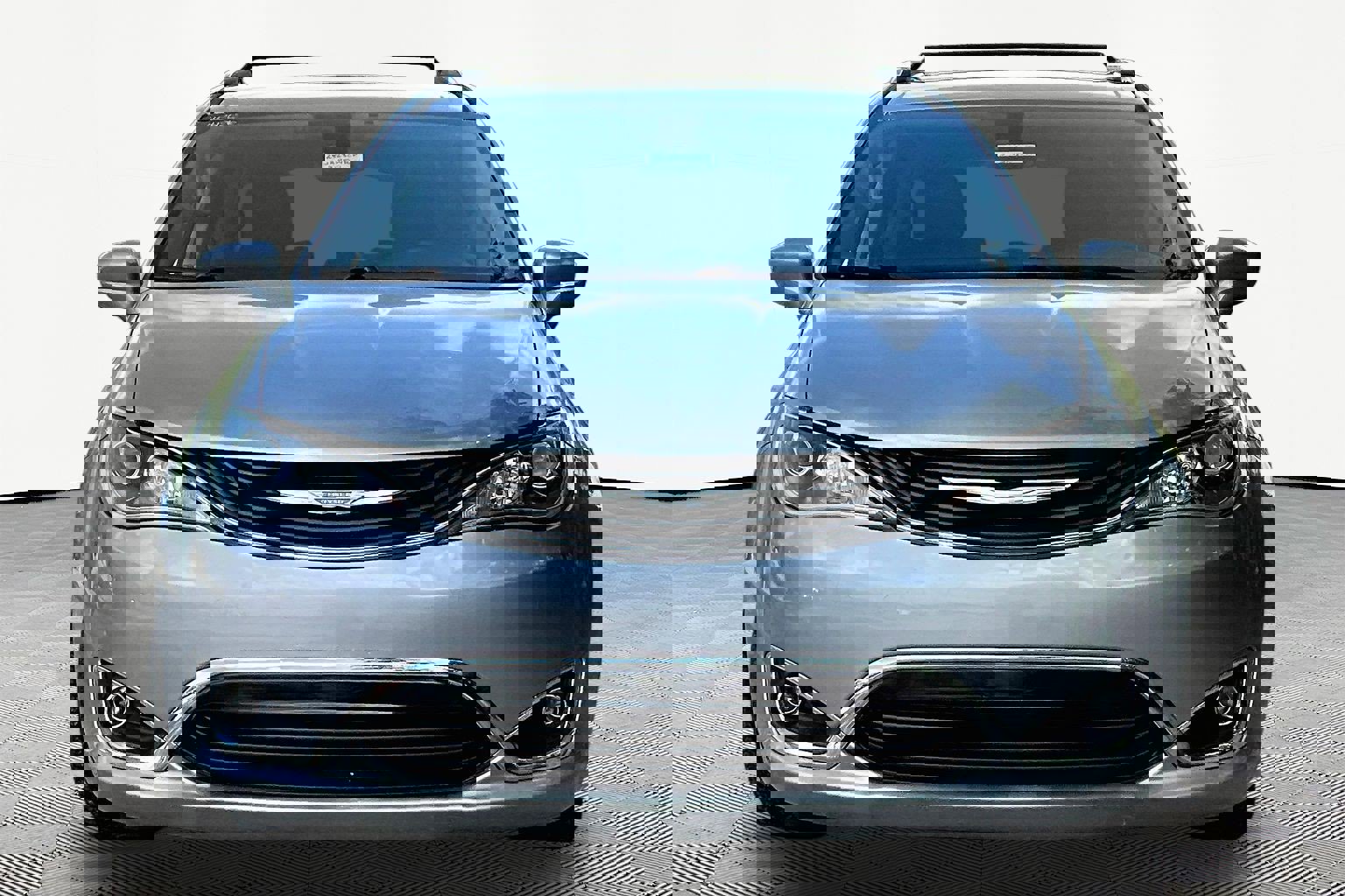 Used 2018 Chrysler Pacifica Touring-L image 2