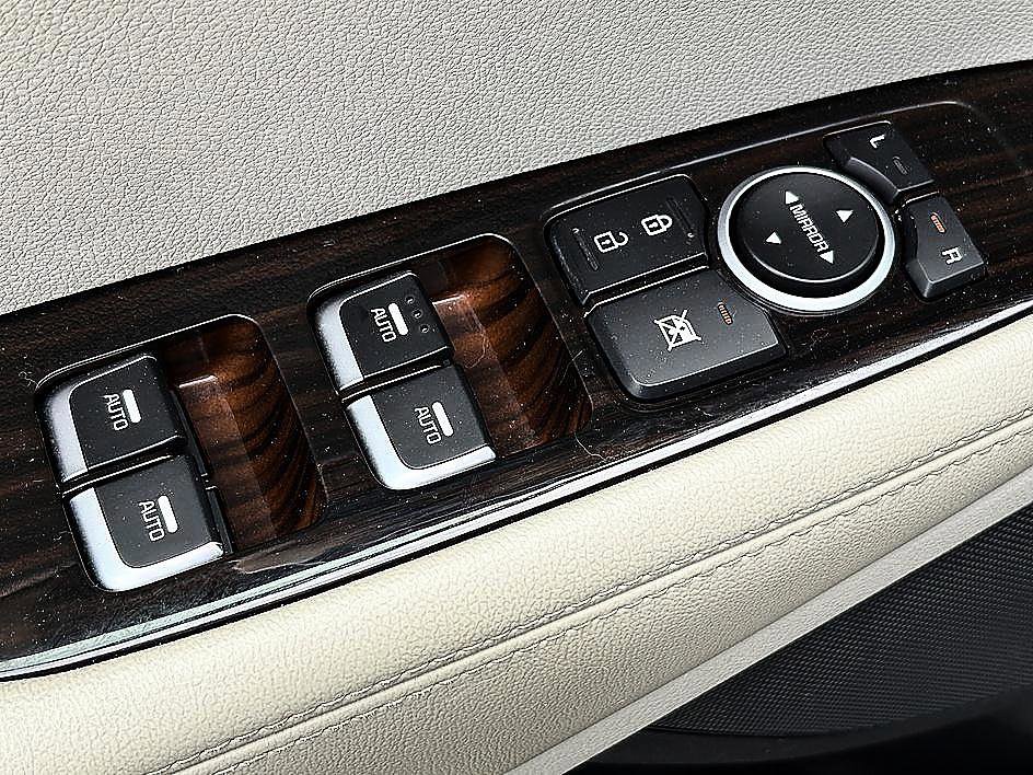 Used 2019 Kia Sorento LX w/ LX Convenience Package image 18