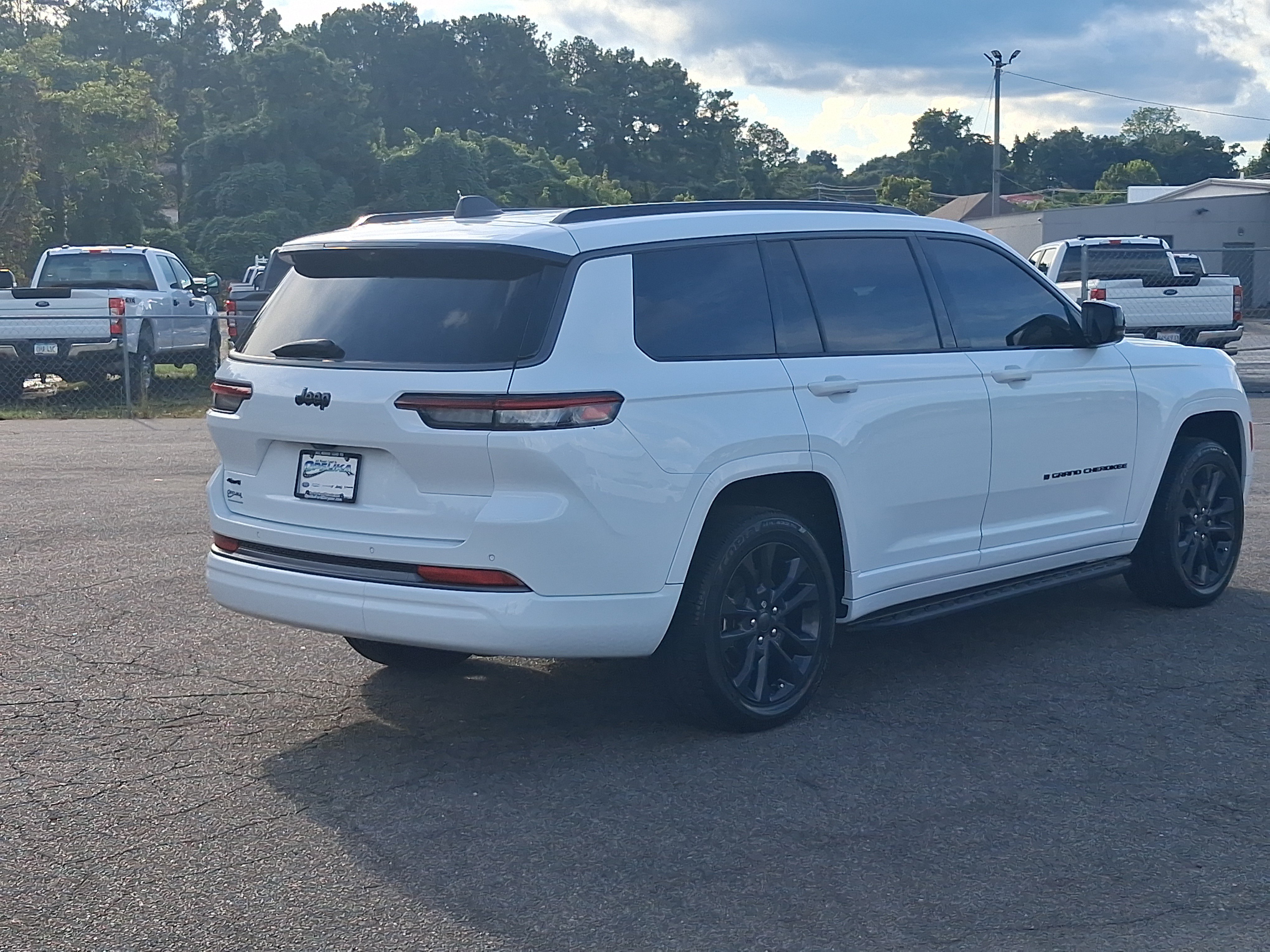 Used 2026 Jeep Grand Cherokee L Limited AWD/4WD image 3