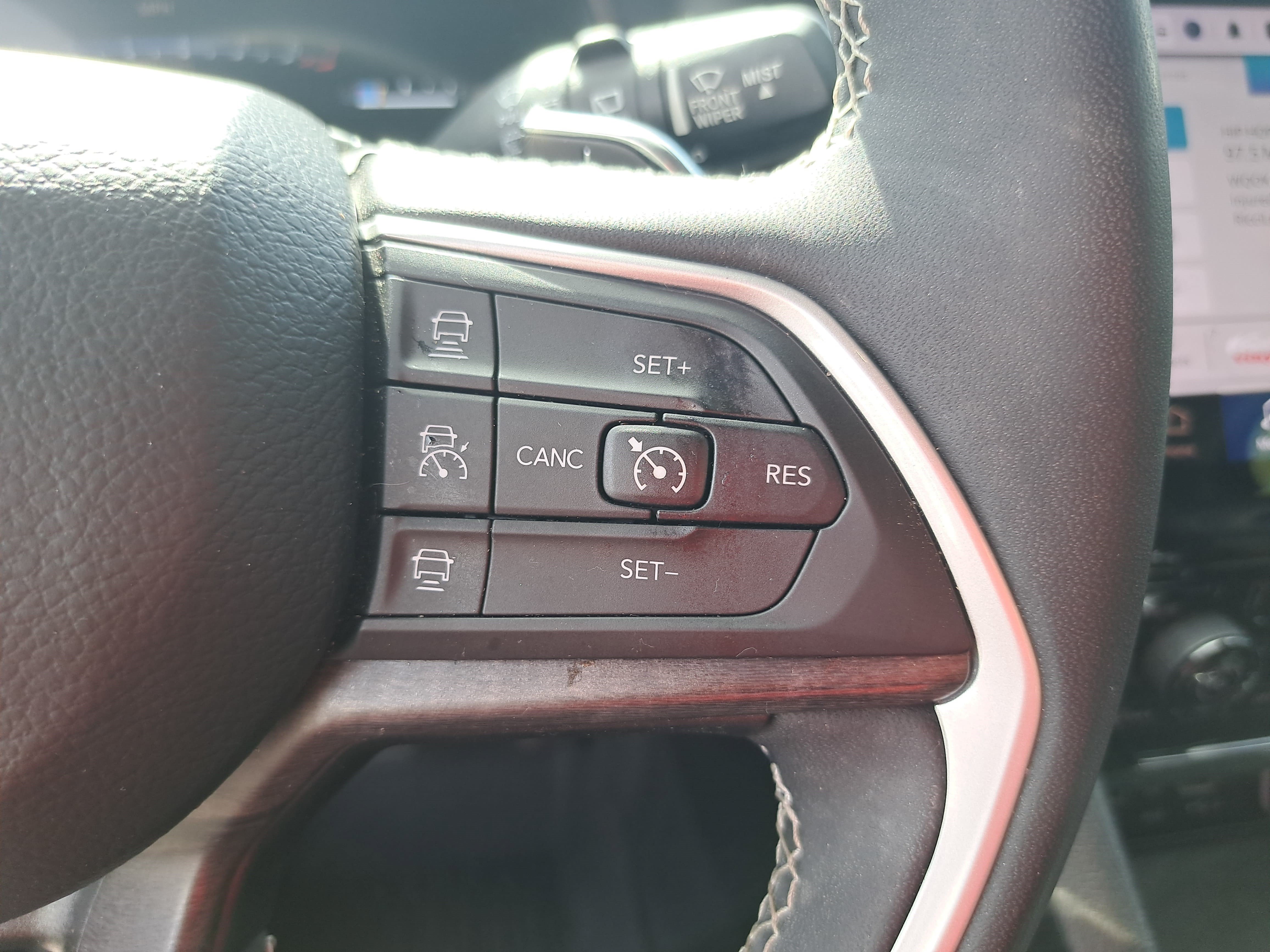 Used 2023 Jeep Grand Cherokee L Limited w/ Luxury Tech Group II AWD/4WD image 20