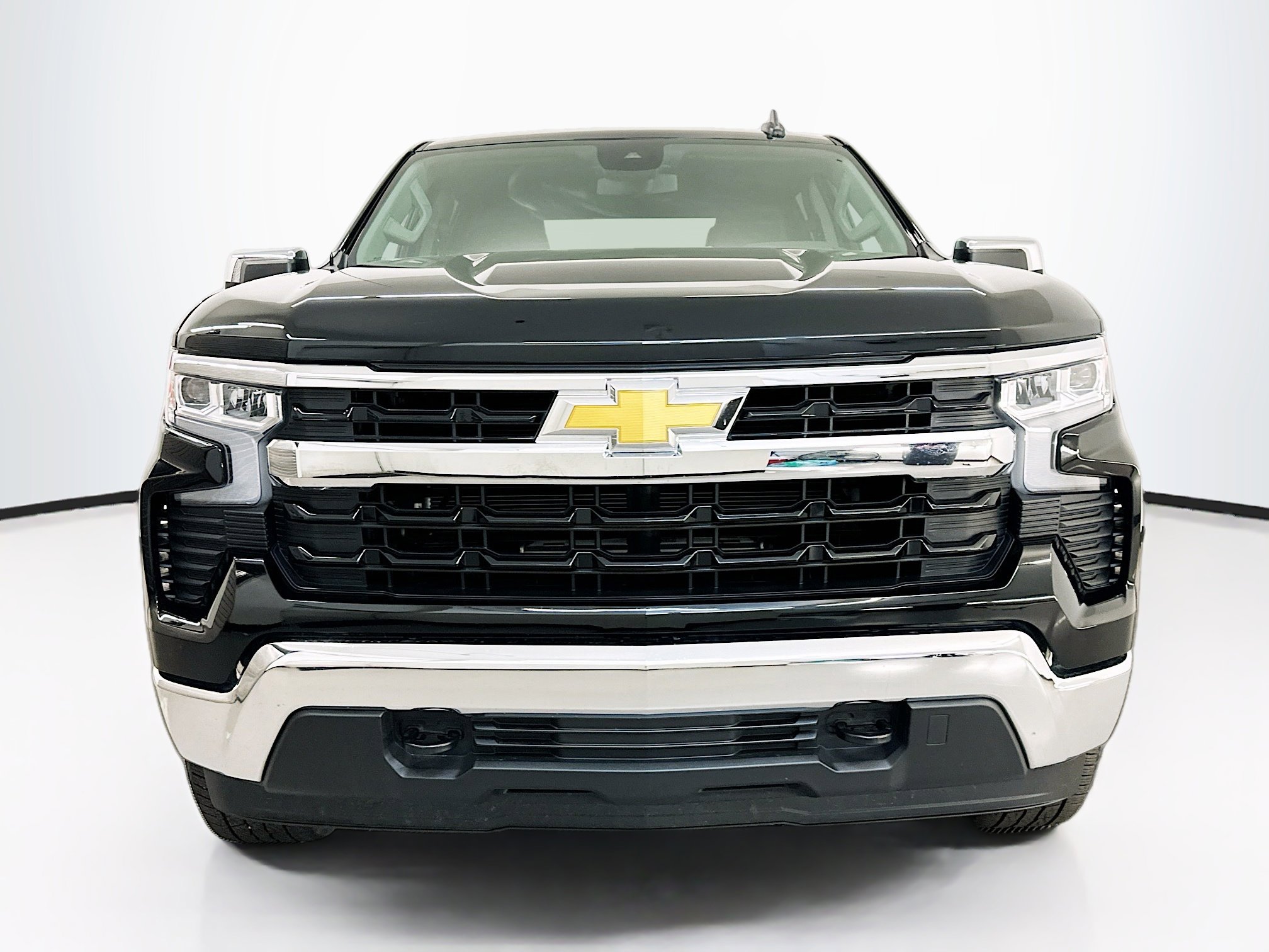 Used 2023 Chevrolet Silverado 1500 LT AWD/4WD image 2