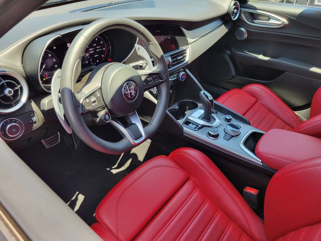 Used 2024 Alfa Romeo Giulia Veloce RWD image 3