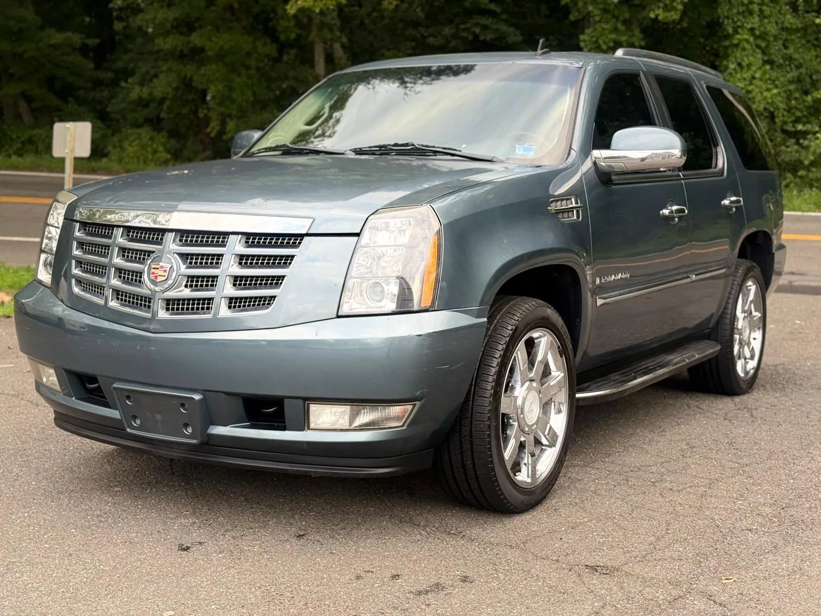 Used 2008 Cadillac Escalade AWD image 3