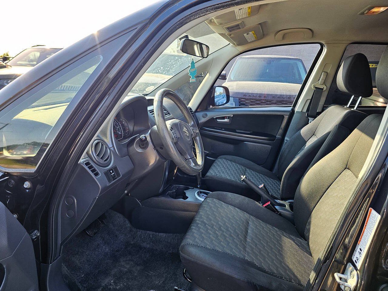 Used 2009 Suzuki SX4 Hatchback FWD image 7