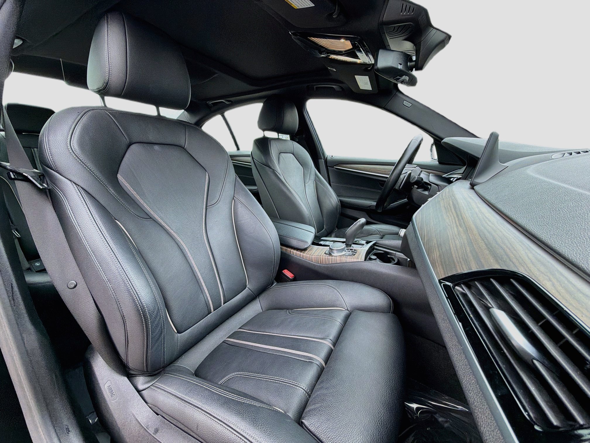 Used 2020 BMW 530i w/ Premium Package RWD image 16