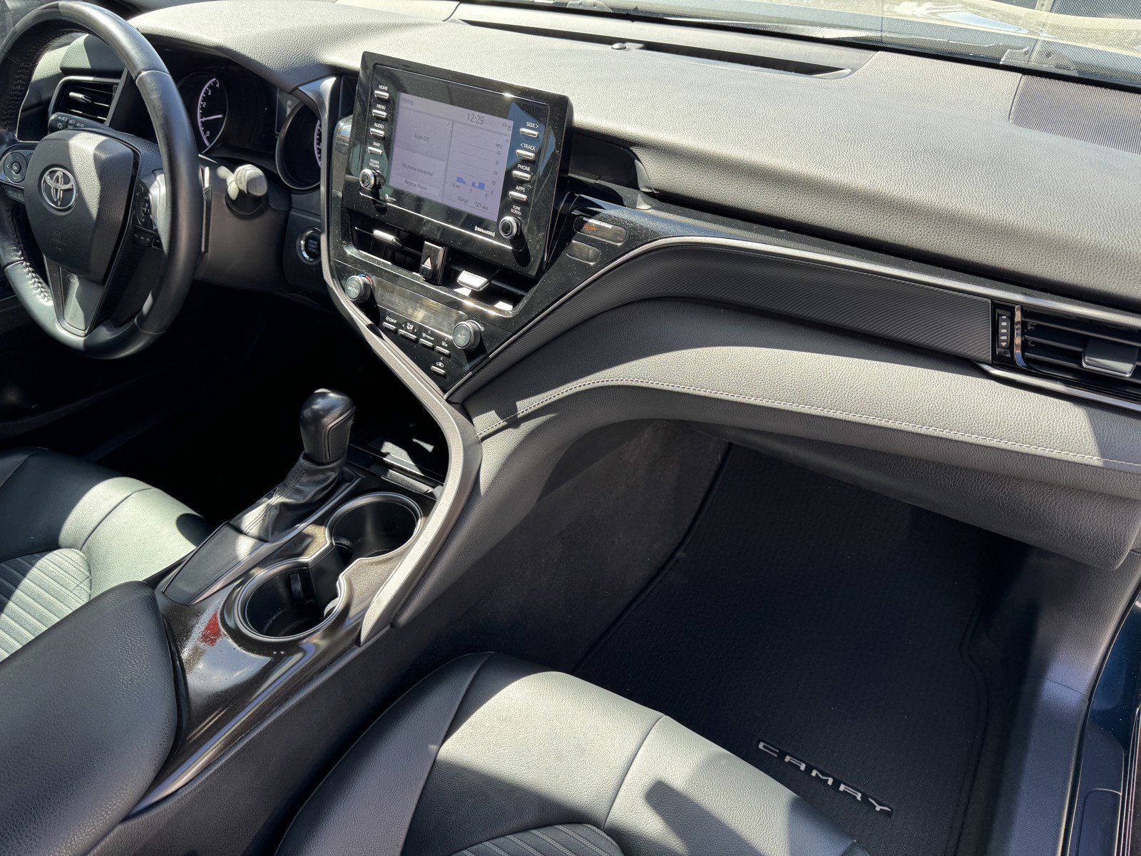 Used 2021 Toyota Camry SE w/ Convenience Package image 7