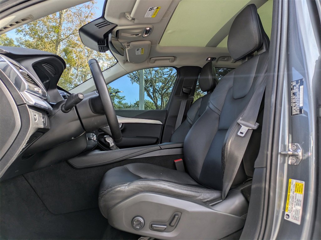 Used 2018 Volvo XC90 T6 Momentum image 2