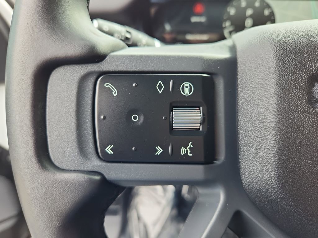 Used 2024 Land Rover Defender 110 X-Dynamic SE image 17