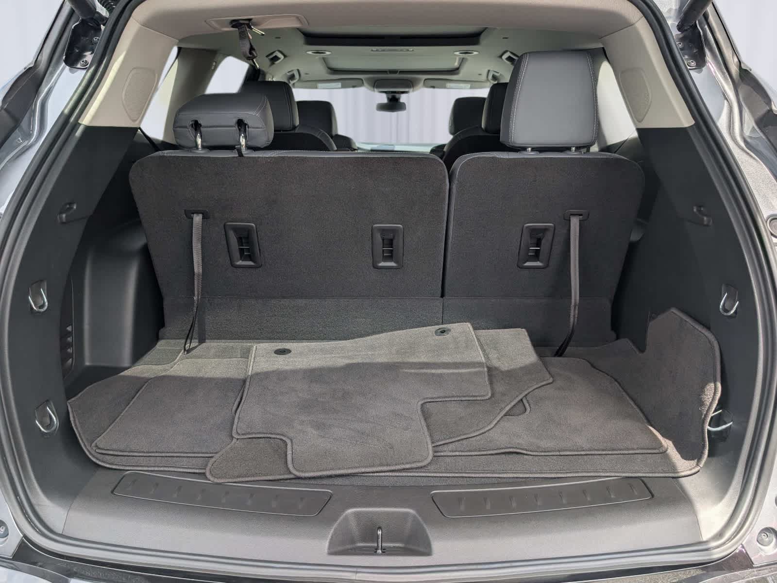Used 2020 Buick Enclave Essence w/ Sound and Sites Package FWD image 11