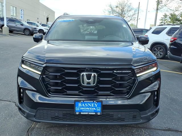 Used 2025 Honda Pilot Black Edition image 2