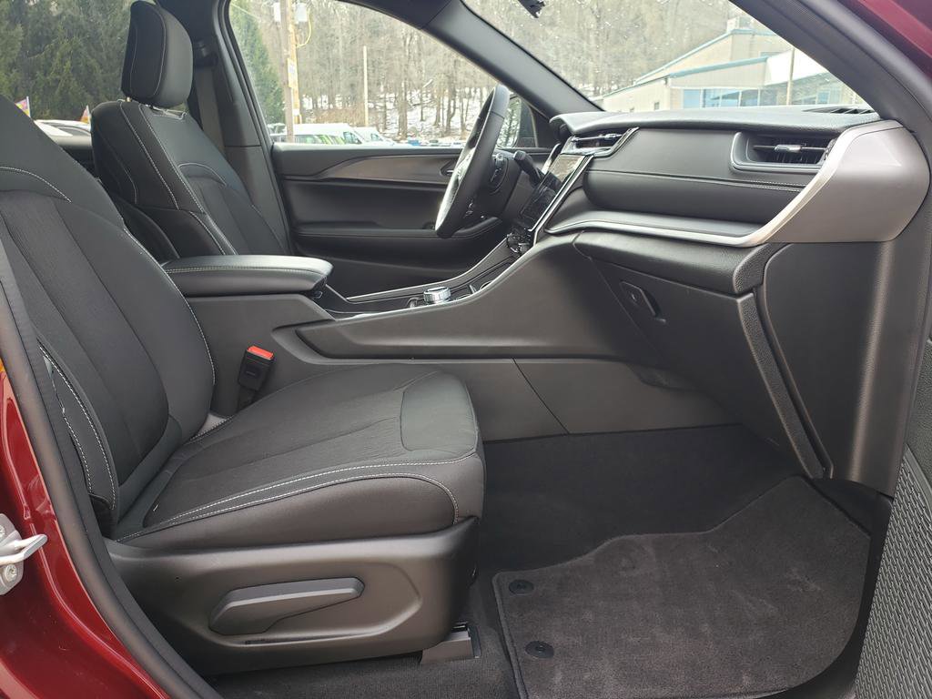 New 2025 Jeep Grand Cherokee Laredo X w/ Luxury Tech Group I image 16