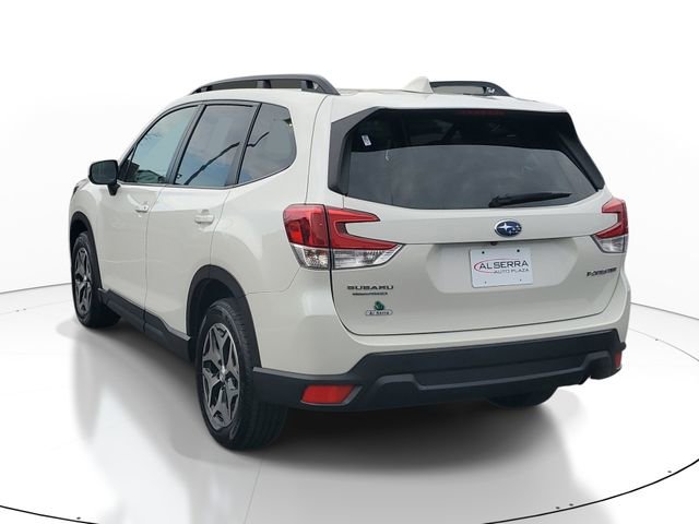 Used 2022 Subaru Forester Premium image 3