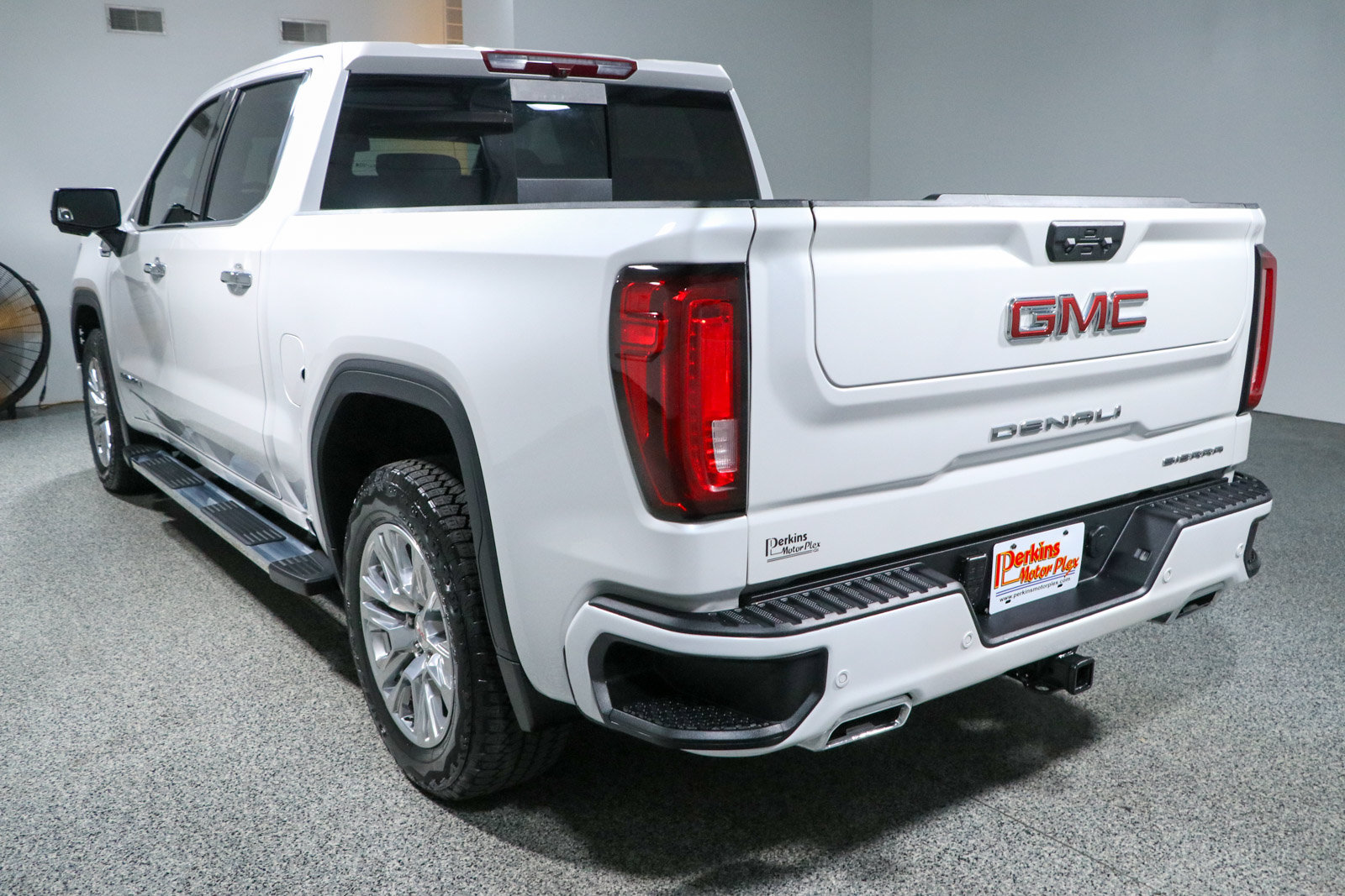 Used 2025 GMC Sierra 1500 Denali AWD/4WD image 9