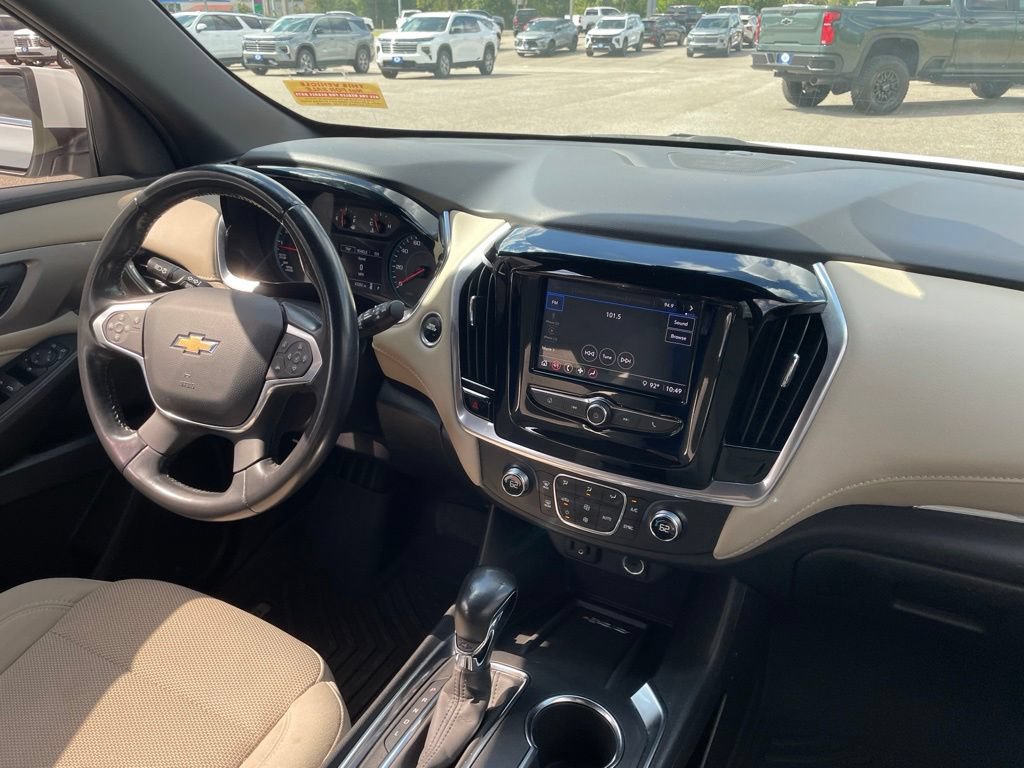 Used 2022 Chevrolet Traverse LT FWD image 32