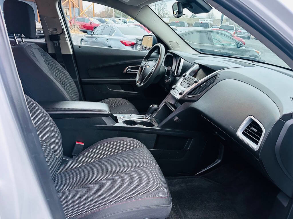 Used 2017 Chevrolet Equinox LS image 18