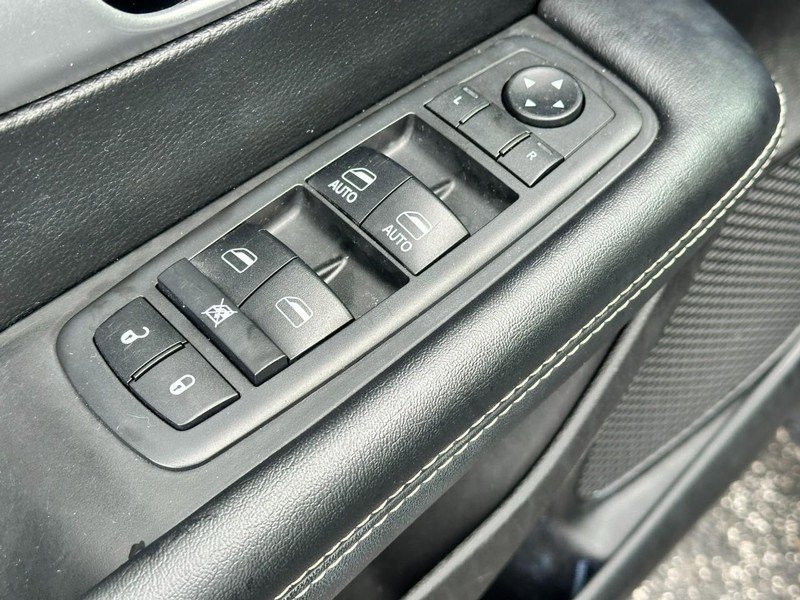 Used 2019 Chrysler Pacifica Touring Plus w/ S Appearance Package FWD image 17