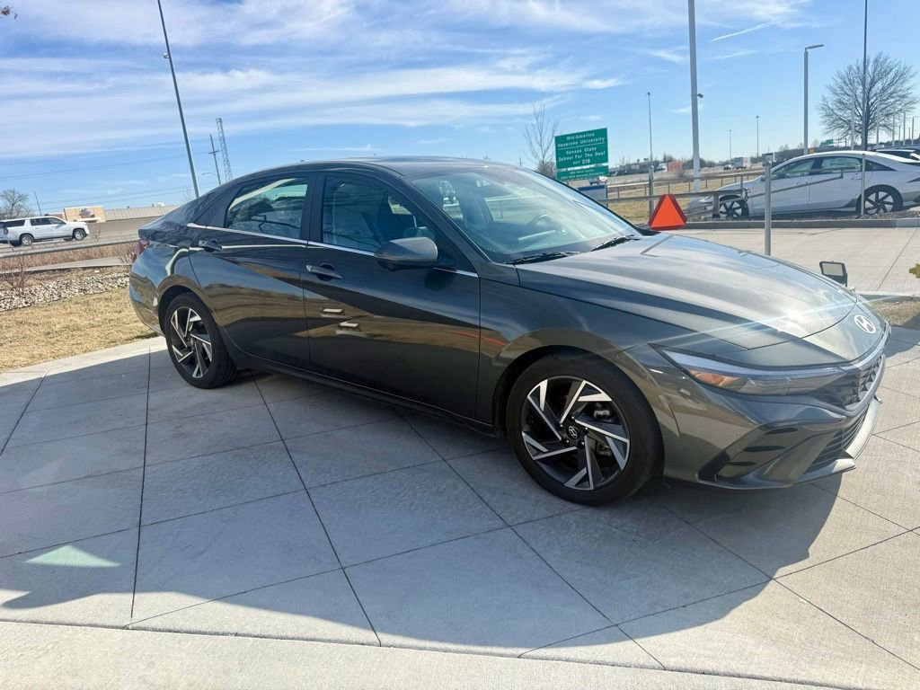 Certified 2024 Hyundai Elantra Limited image 2