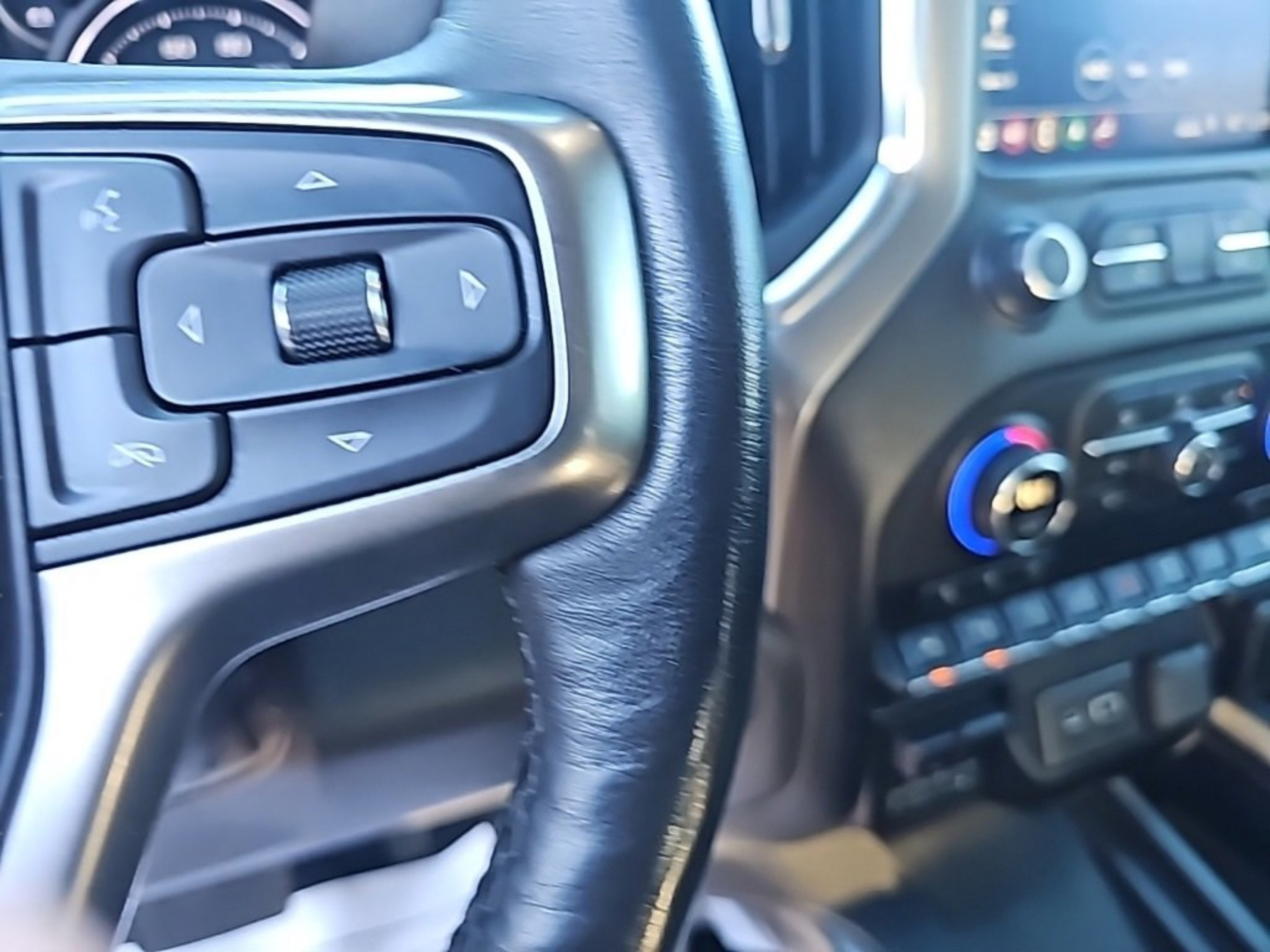 Used 2019 Chevrolet Silverado 1500 LTZ w/ LTZ Premium Package AWD/4WD image 16
