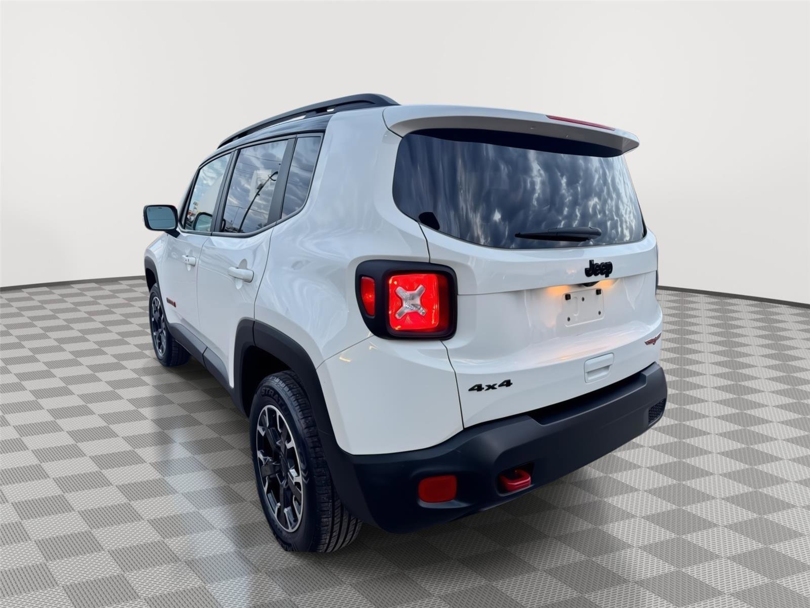 Used 2023 Jeep Renegade Trailhawk image 3