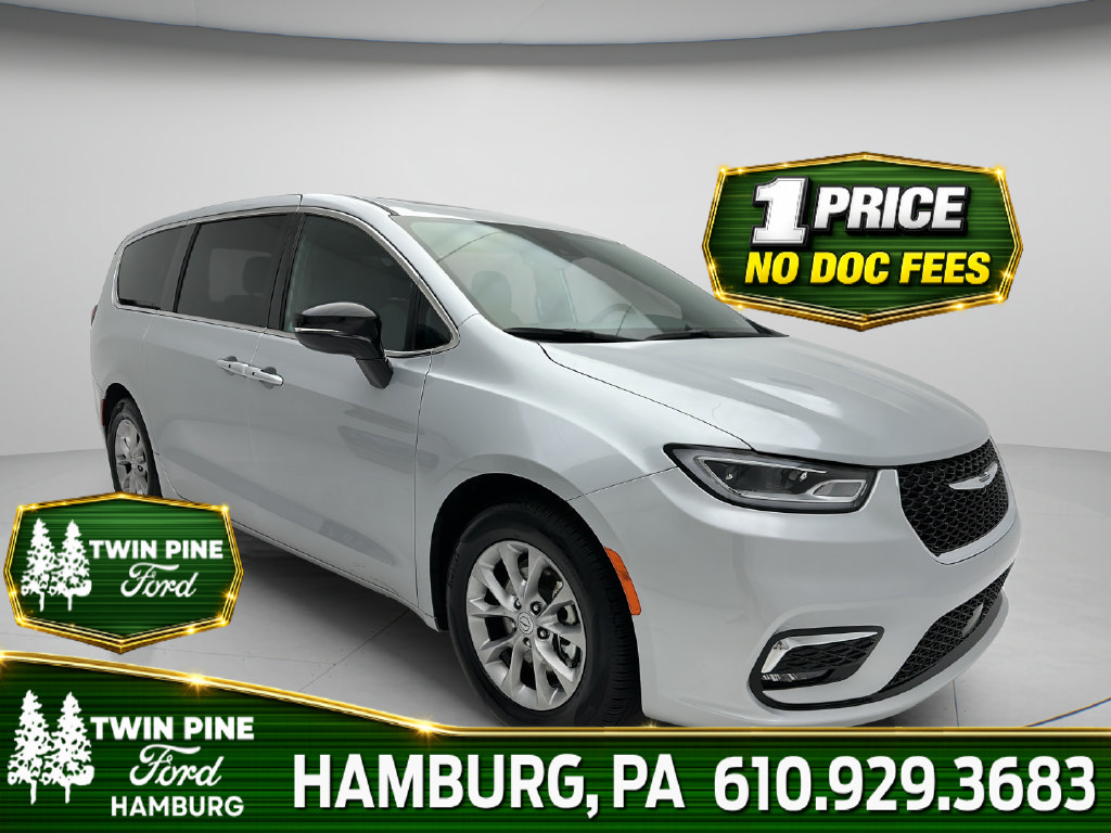 Used 2026 Chrysler Pacifica Limited FWD image 1