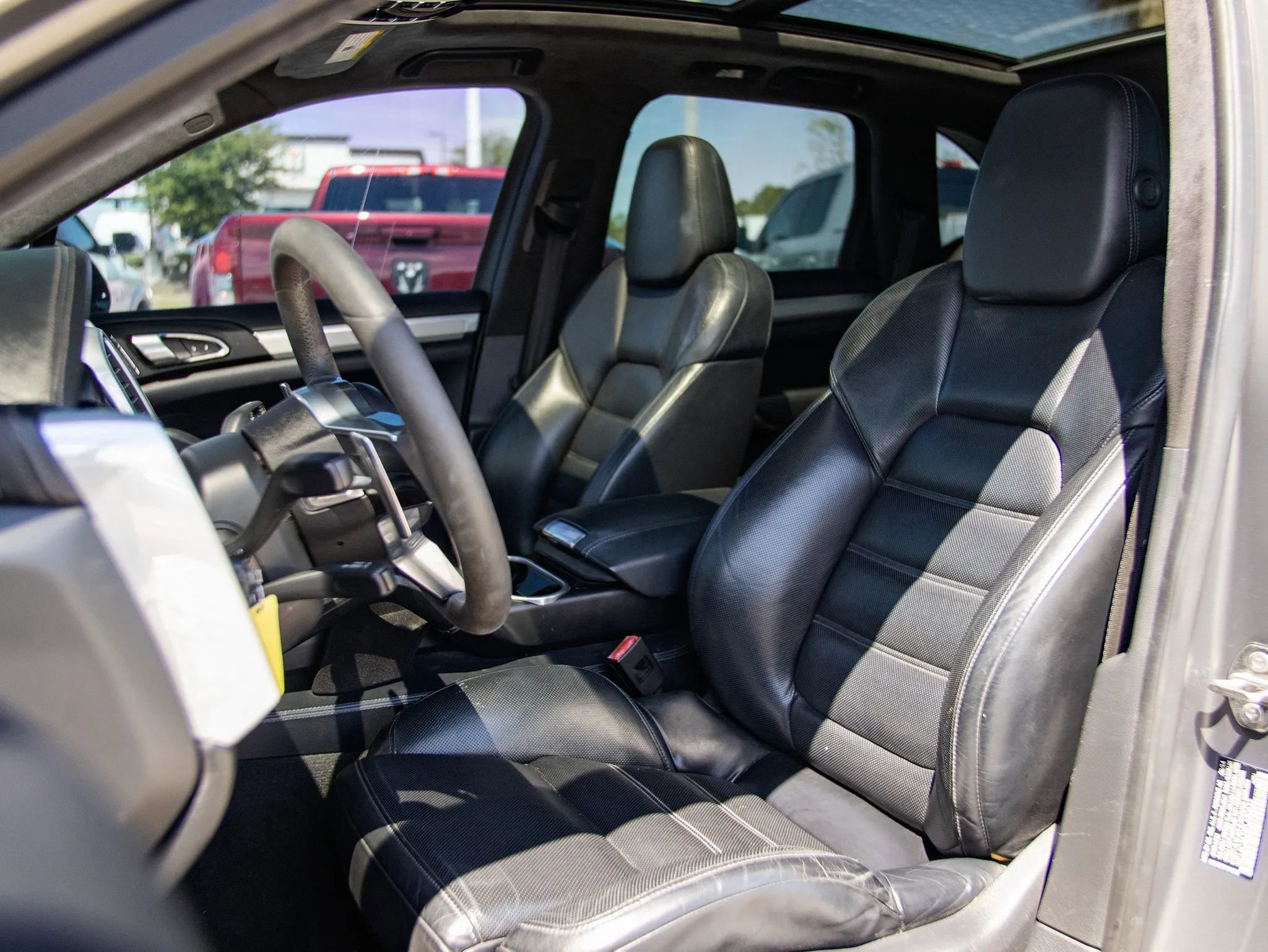 Used 2015 Porsche Cayenne Turbo AWD/4WD image 25