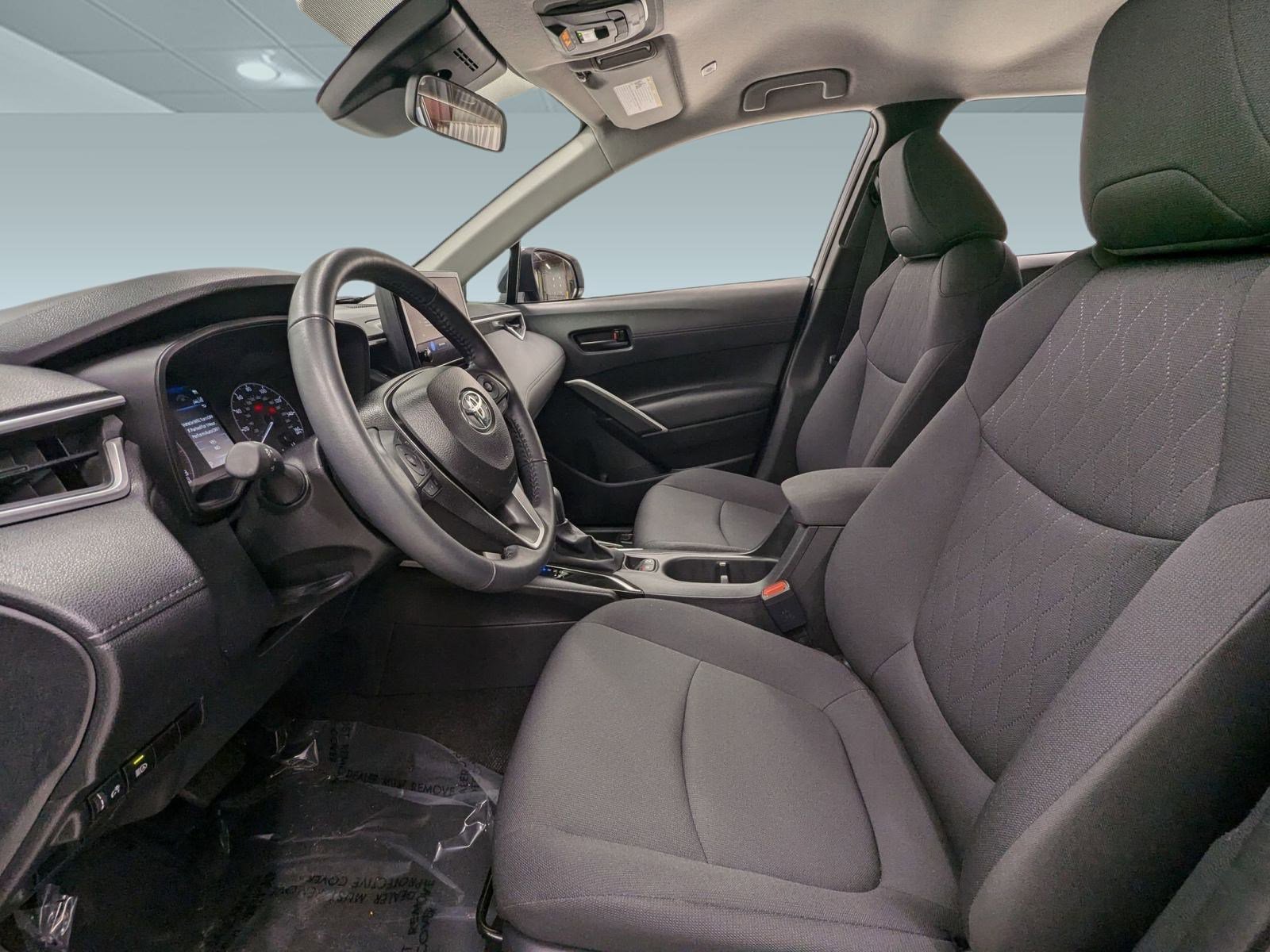 Used 2024 Toyota Corolla Cross LE image 4