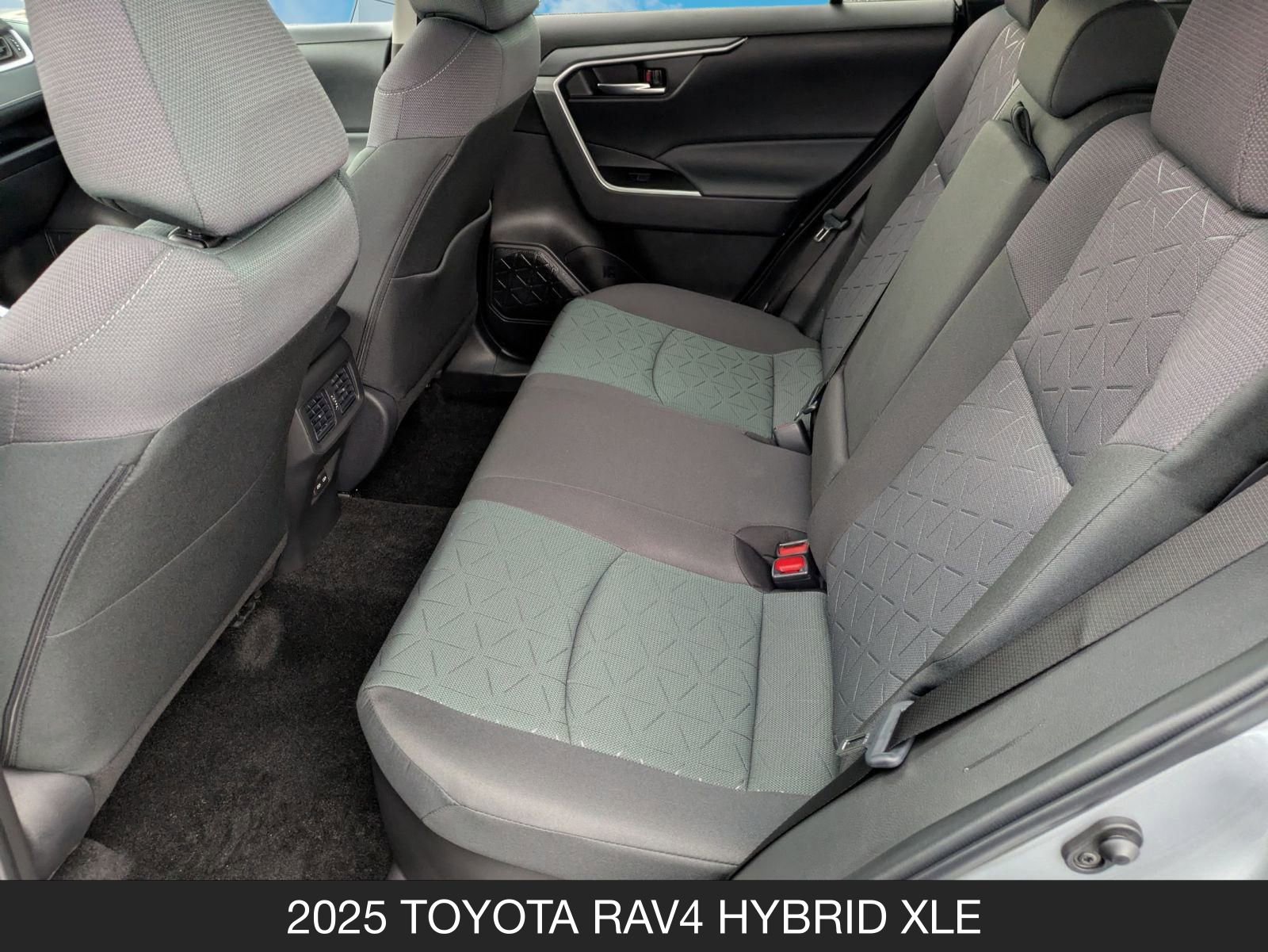 Used 2025 Toyota RAV4 XLE image 15
