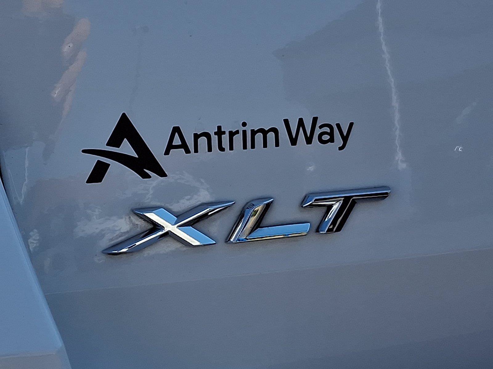 Used 2022 Ford Explorer XLT w/ Equipment Group 202A AWD/4WD image 33