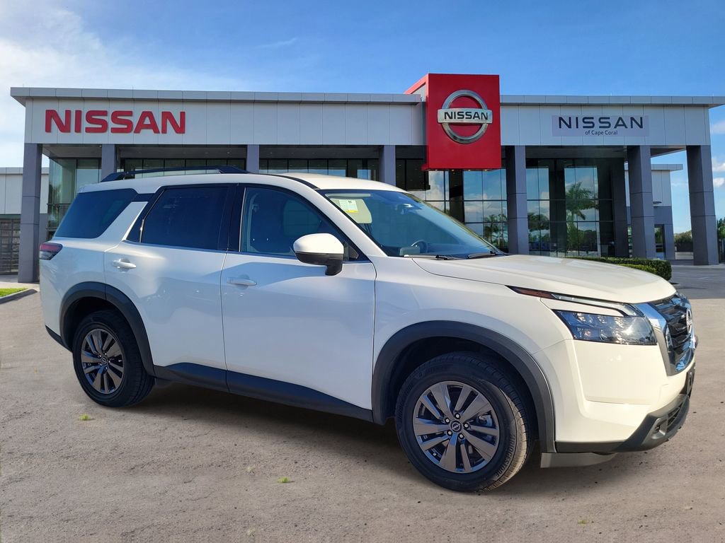 Used 2025 Nissan Pathfinder SV FWD image 2