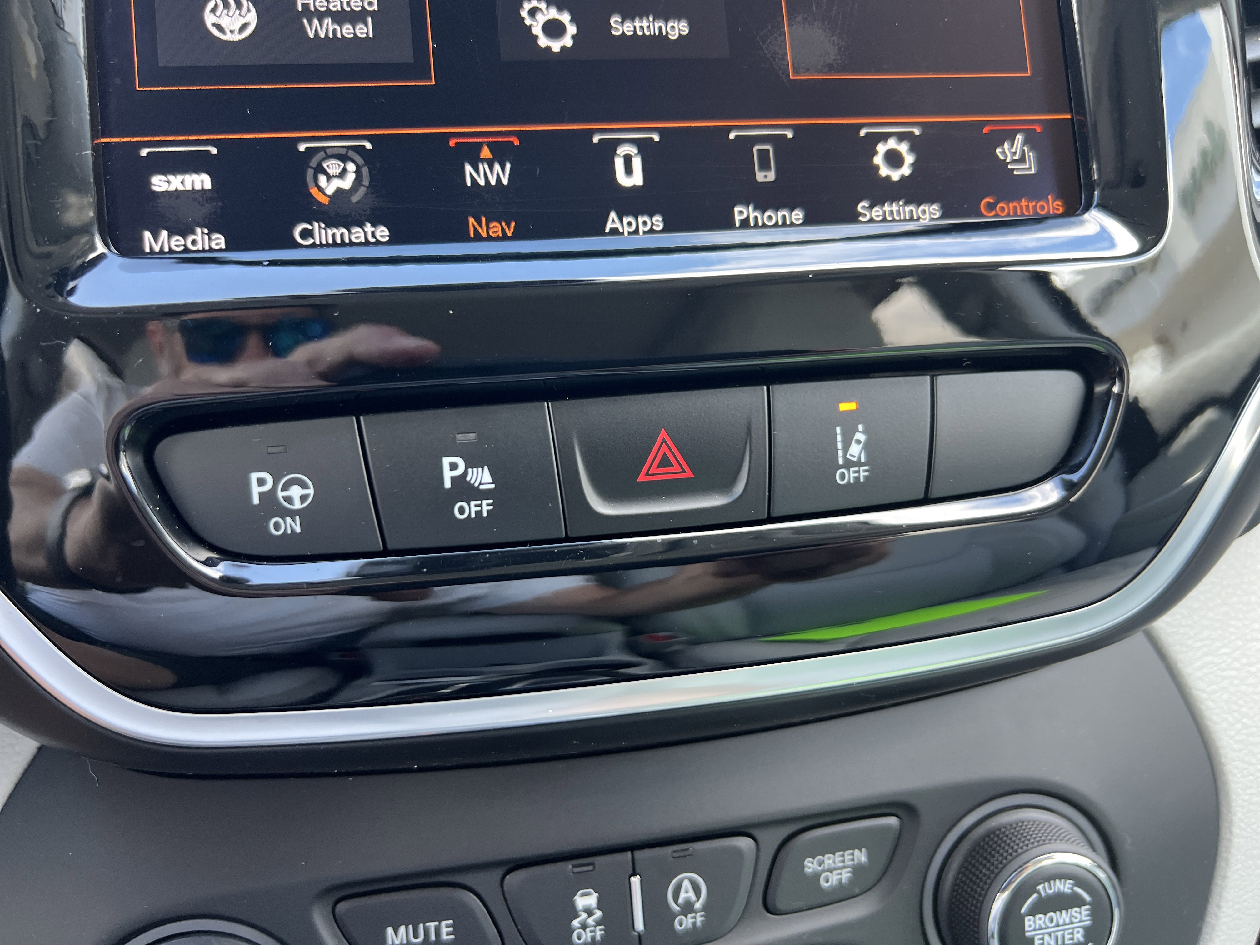 Used 2020 Jeep Cherokee Limited w/ Technology Group AWD/4WD image 22