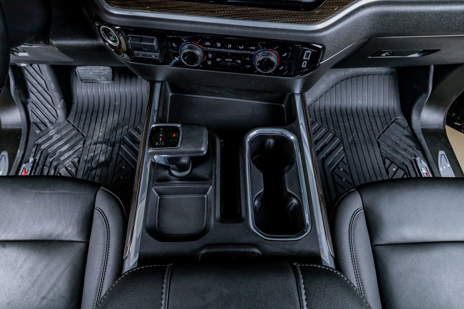 Used 2025 Chevrolet Silverado 1500 LT Trail Boss w/ Convenience Package II AWD/4WD image 28