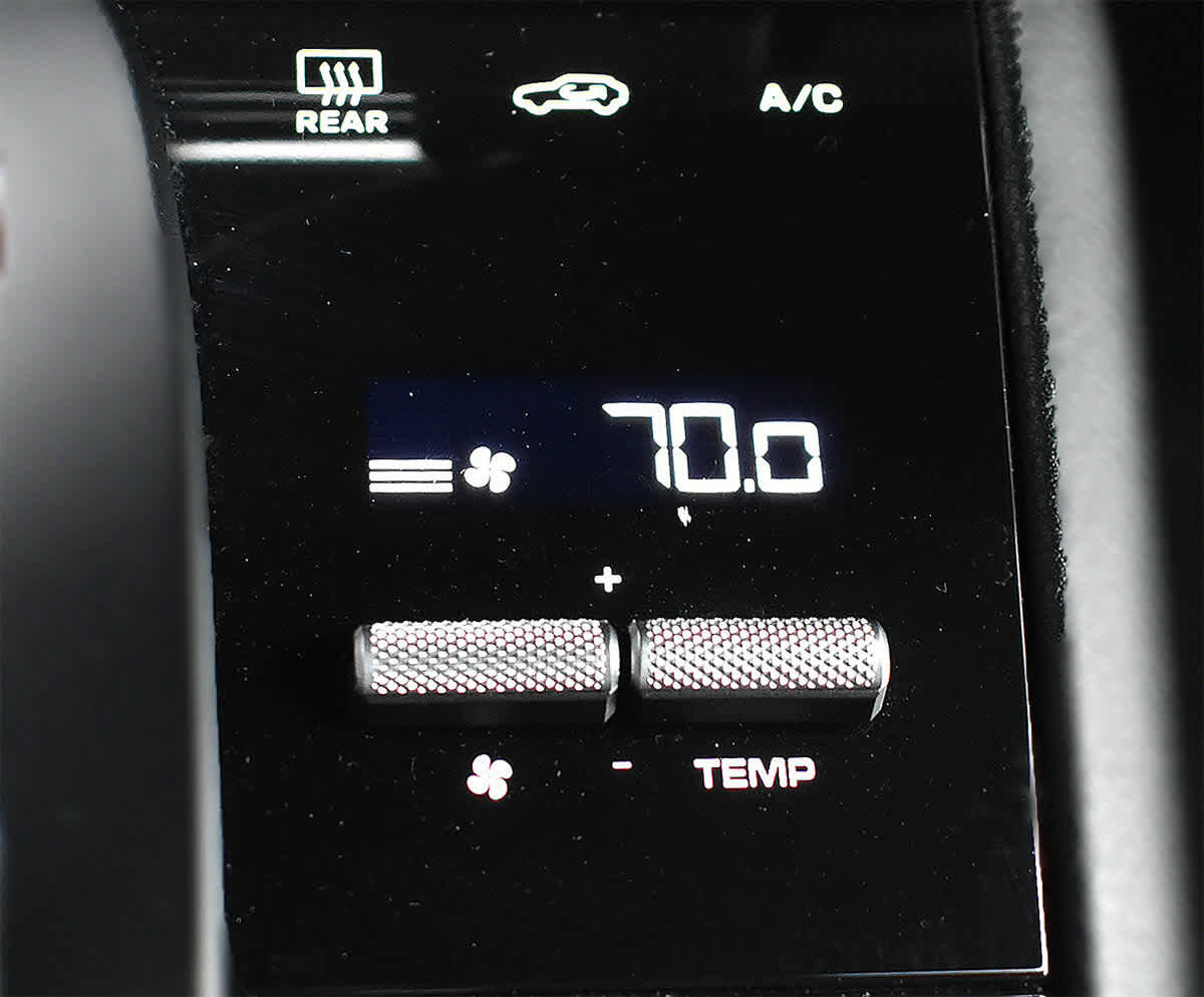 Used 2023 Porsche Macan T image 25