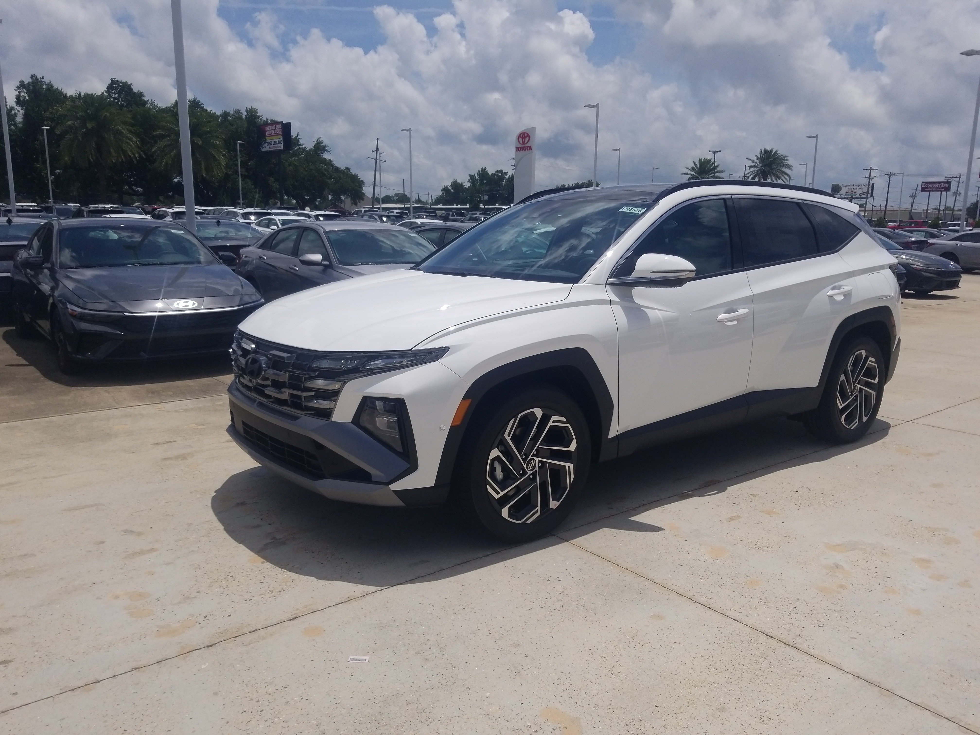 New 2026 Hyundai Tucson Limited FWD image 3