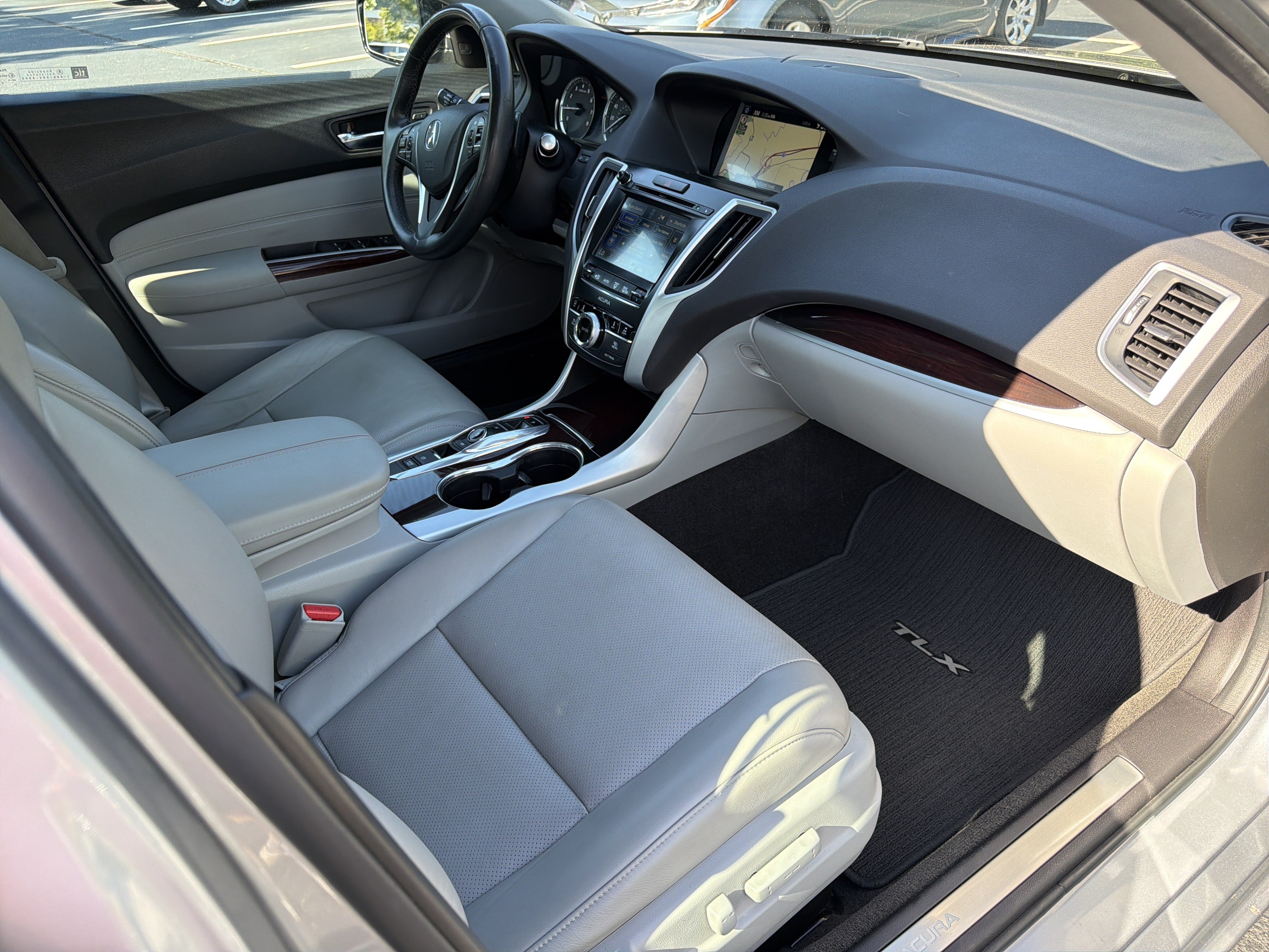 Used 2017 Acura TLX w/ Technology Package FWD image 13