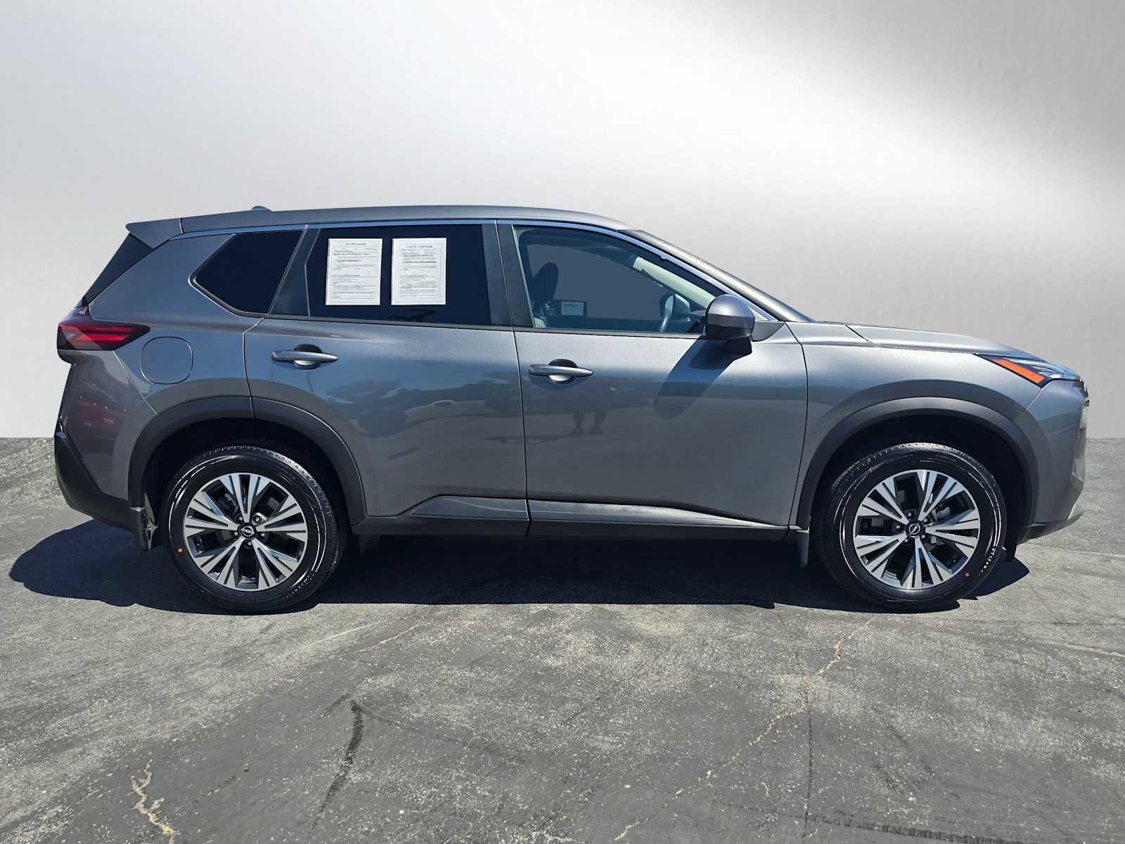 Used 2023 Nissan Rogue SV image 8