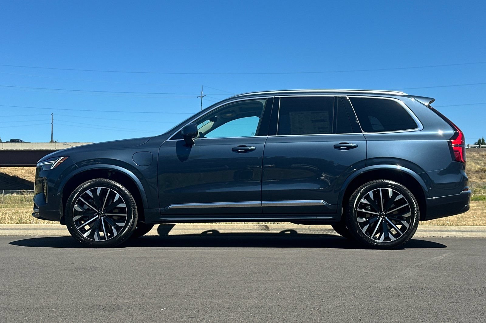 New 2026 Volvo XC90 T8 Plus w/ Protection Package AWD/4WD image 6