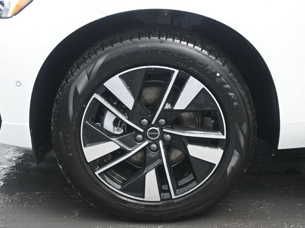 New 2026 Volvo XC60 B5 Plus w/ Protection Package Premier AWD/4WD image 28
