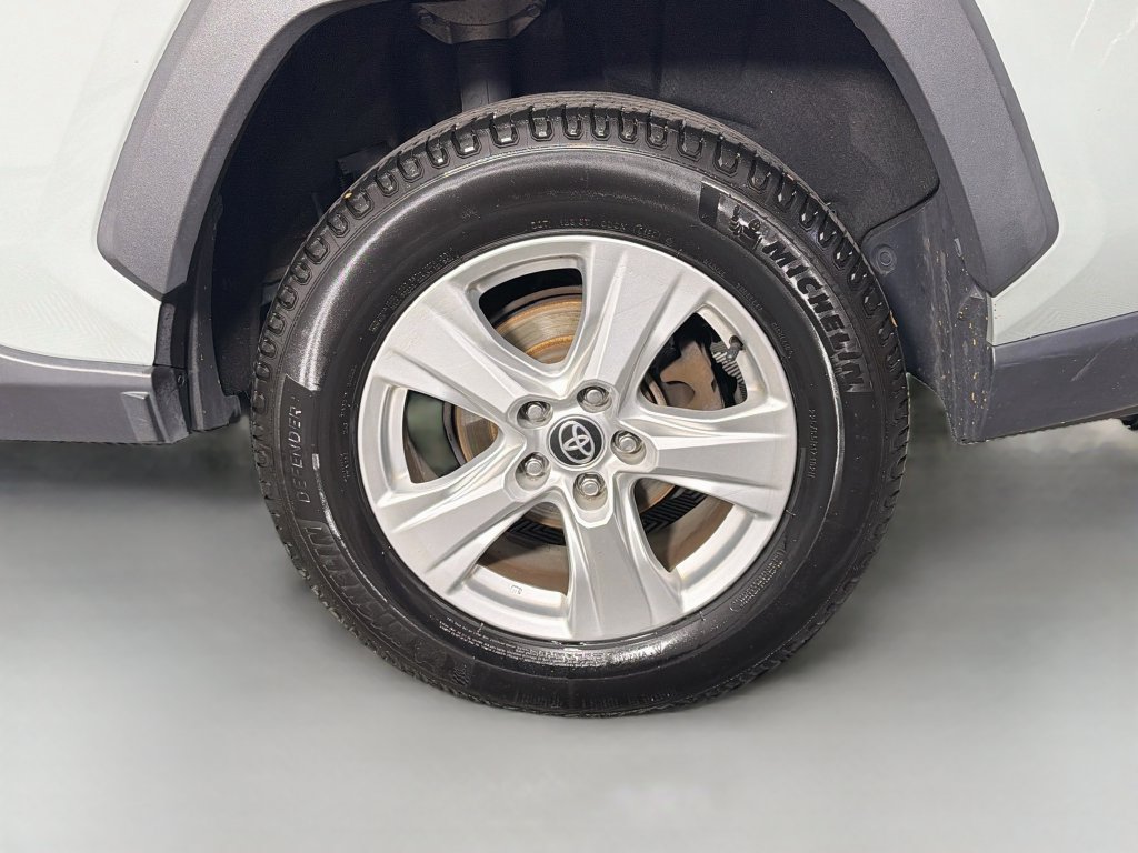 Used 2021 Toyota RAV4 XLE AWD/4WD image 28